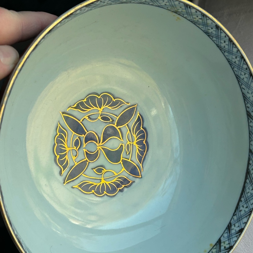 Elegant Blue and Gold Porcelain Bowl - Picture 2 of 8
